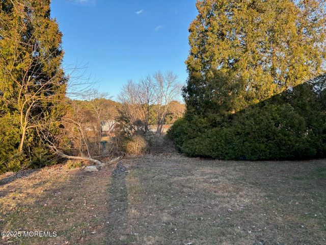 89 Fairway Lane C, Whiting, NJ 08759