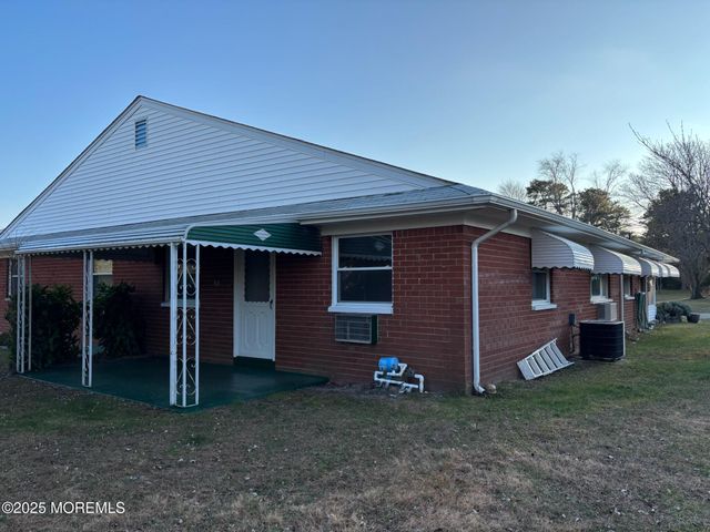 89 Fairway Lane C, Whiting, NJ 08759