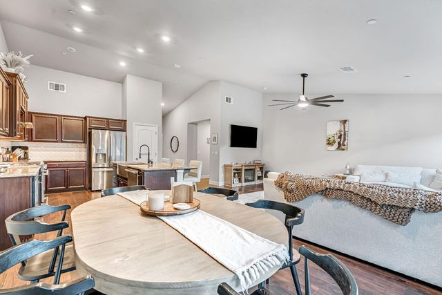 2424 Las Rosas Avenue, Clovis, CA 93619