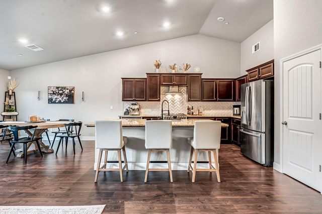 2424 Las Rosas Avenue, Clovis, CA 93619