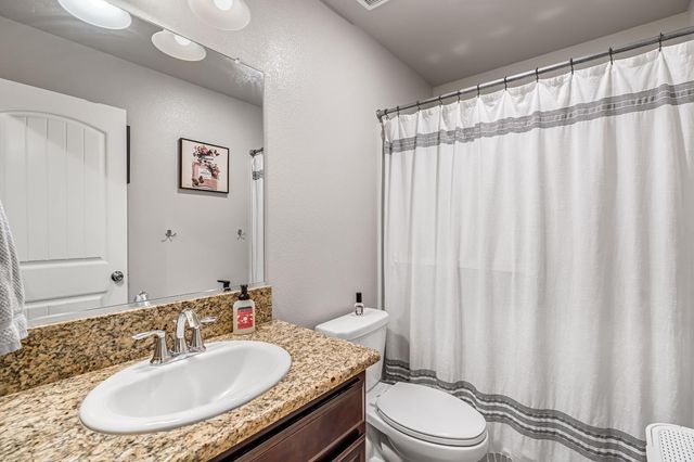 2424 Las Rosas Avenue, Clovis, CA 93619