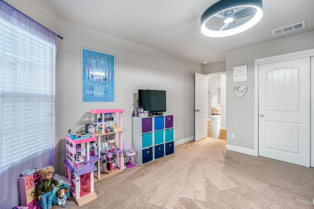 2424 Las Rosas Avenue, Clovis, CA 93619