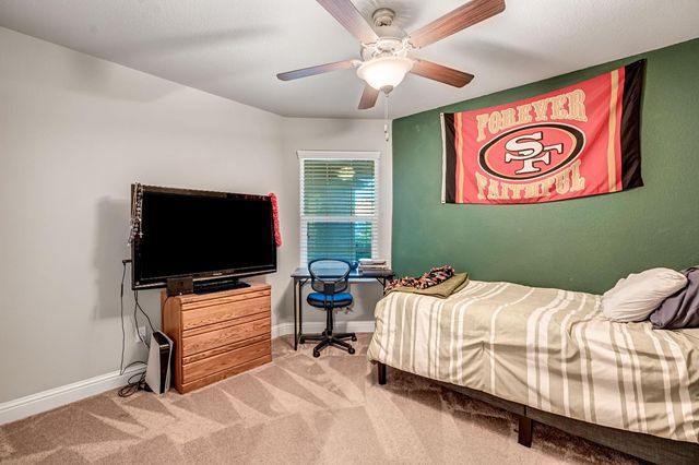 2424 Las Rosas Avenue, Clovis, CA 93619