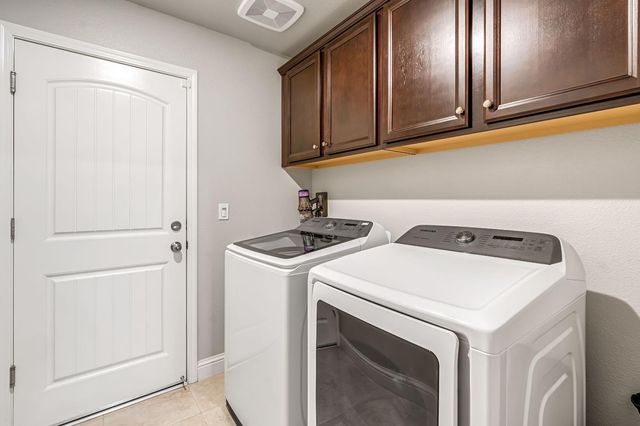 2424 Las Rosas Avenue, Clovis, CA 93619