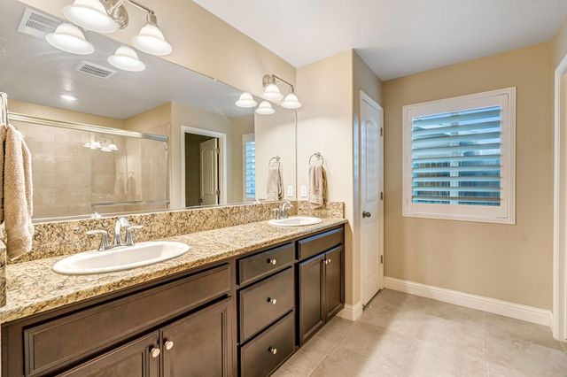 2424 Las Rosas Avenue, Clovis, CA 93619