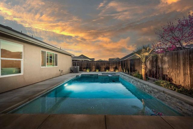 2424 Las Rosas Avenue, Clovis, CA 93619