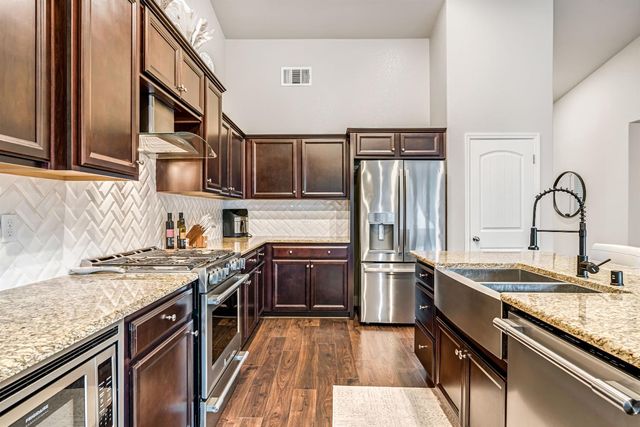 2424 Las Rosas Avenue, Clovis, CA 93619