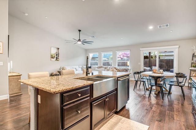 2424 Las Rosas Avenue, Clovis, CA 93619