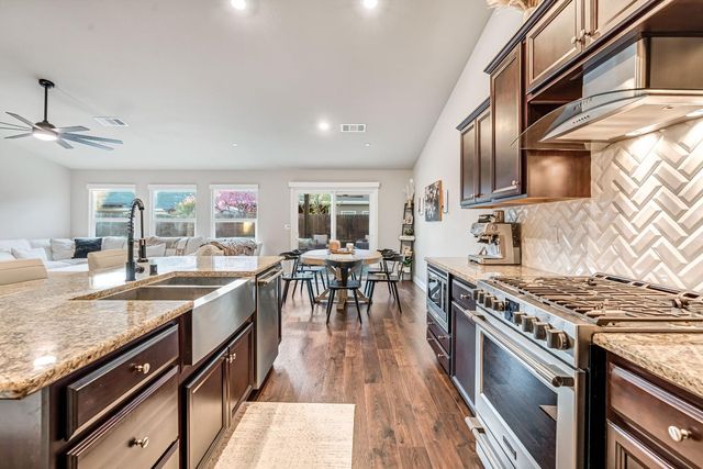 2424 Las Rosas Avenue, Clovis, CA 93619