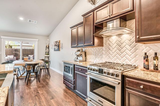 2424 Las Rosas Avenue, Clovis, CA 93619