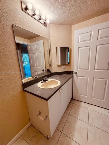 204 Belmont Ln 102, North Lauderdale, FL 33068