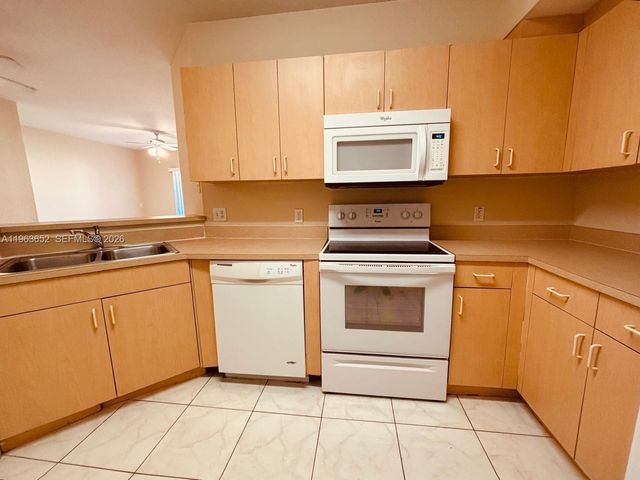 204 Belmont Ln 102, North Lauderdale, FL 33068