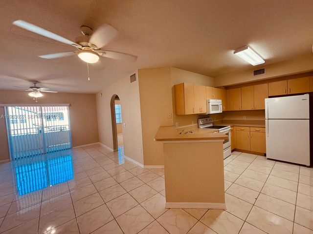 204 Belmont Ln 102, North Lauderdale, FL 33068