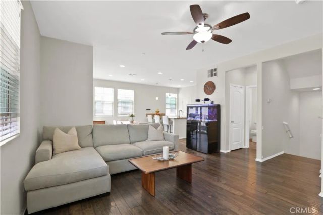 1895 Orizaba Avenue 104, Signal Hill, CA 90755