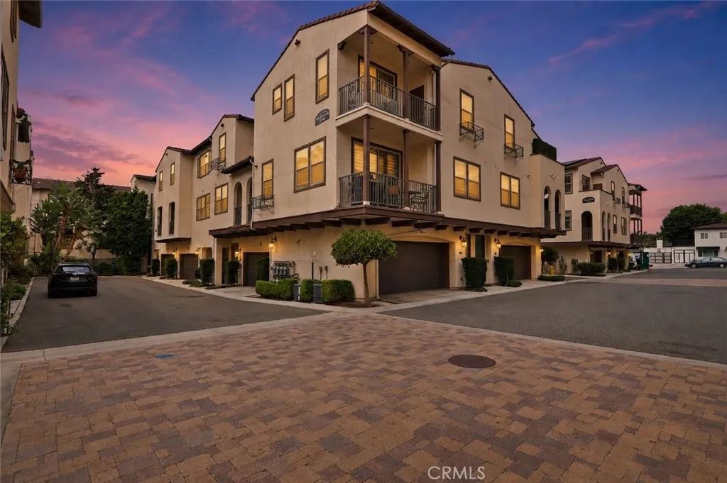 1895 Orizaba Avenue 104, Signal Hill, CA 90755