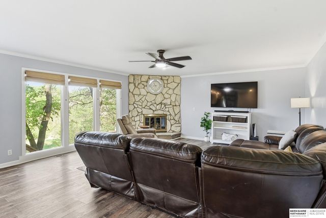 909 Ridgewood Court, Bellevue, NE 68005
