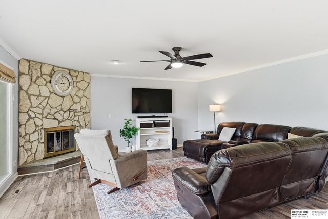 909 Ridgewood Court, Bellevue, NE 68005