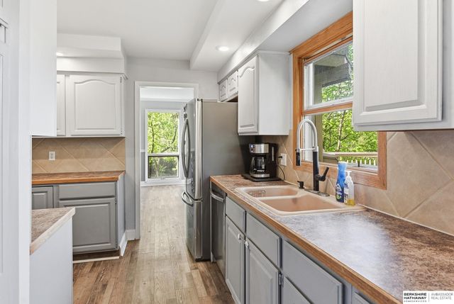 909 Ridgewood Court, Bellevue, NE 68005