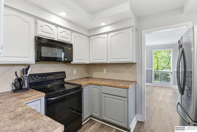 909 Ridgewood Court, Bellevue, NE 68005