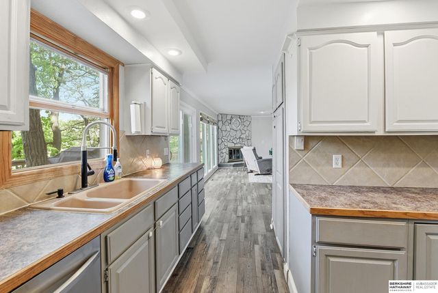 909 Ridgewood Court, Bellevue, NE 68005