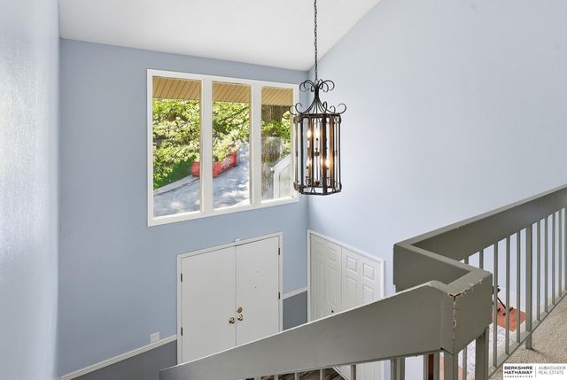 909 Ridgewood Court, Bellevue, NE 68005