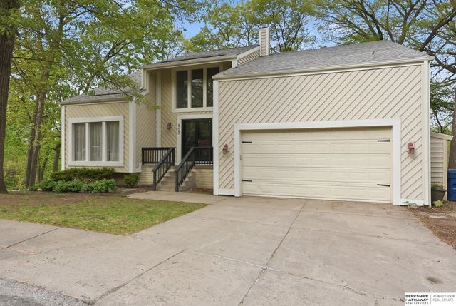 909 Ridgewood Court, Bellevue, NE 68005