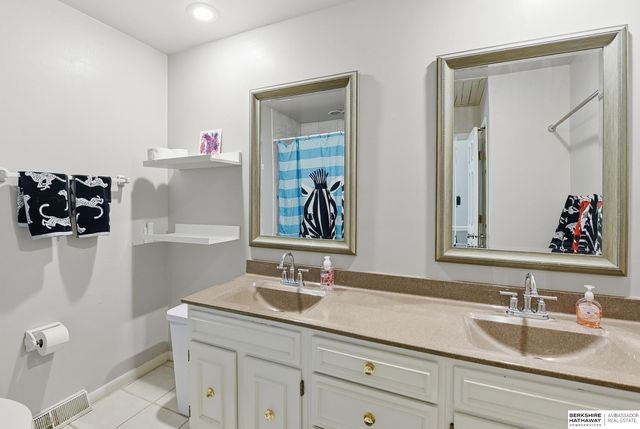909 Ridgewood Court, Bellevue, NE 68005