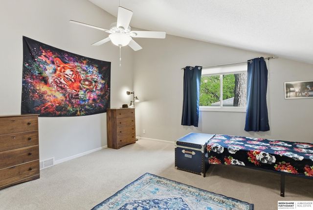 909 Ridgewood Court, Bellevue, NE 68005