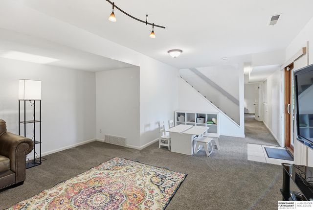 909 Ridgewood Court, Bellevue, NE 68005
