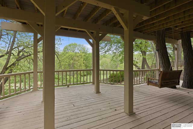 909 Ridgewood Court, Bellevue, NE 68005