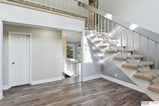 909 Ridgewood Court, Bellevue, NE 68005