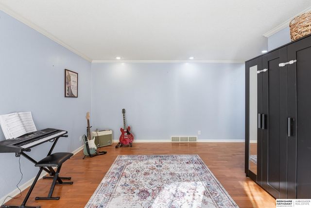 909 Ridgewood Court, Bellevue, NE 68005