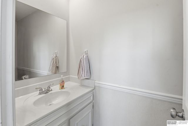 909 Ridgewood Court, Bellevue, NE 68005