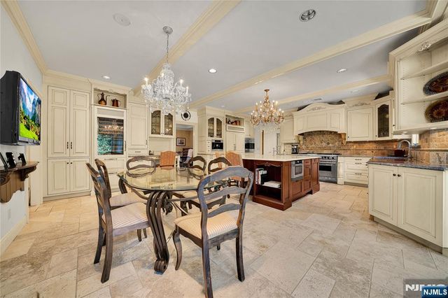 837 Apple Ridge Road, Franklin Lakes, NJ 07417