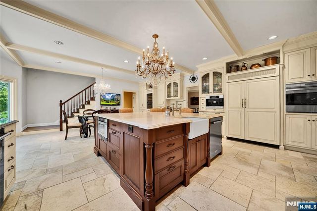837 Apple Ridge Road, Franklin Lakes, NJ 07417
