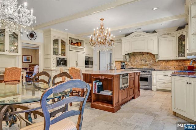 837 Apple Ridge Road, Franklin Lakes, NJ 07417
