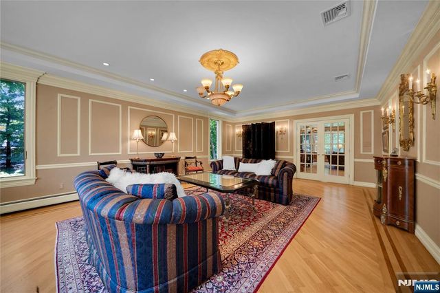 837 Apple Ridge Road, Franklin Lakes, NJ 07417