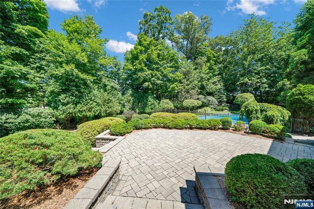 837 Apple Ridge Road, Franklin Lakes, NJ 07417