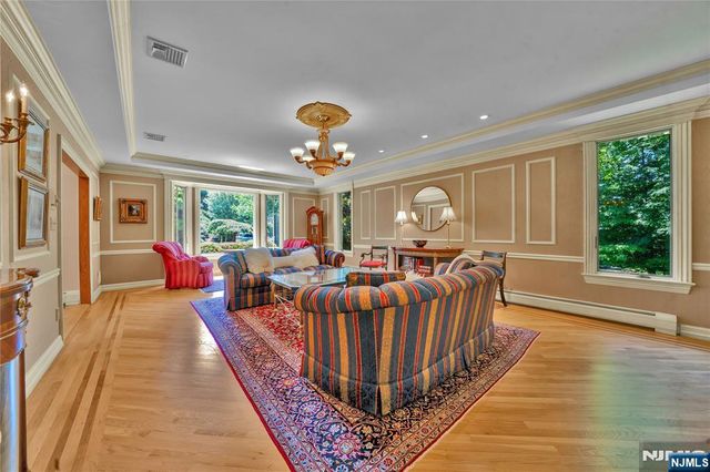 837 Apple Ridge Road, Franklin Lakes, NJ 07417