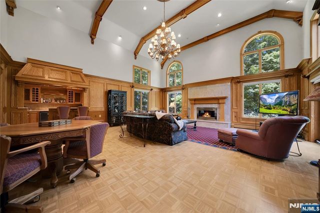 837 Apple Ridge Road, Franklin Lakes, NJ 07417