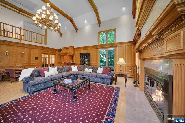837 Apple Ridge Road, Franklin Lakes, NJ 07417