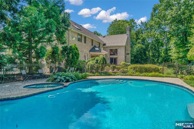 837 Apple Ridge Road, Franklin Lakes, NJ 07417
