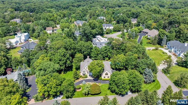 837 Apple Ridge Road, Franklin Lakes, NJ 07417