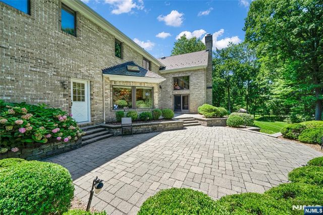 837 Apple Ridge Road, Franklin Lakes, NJ 07417