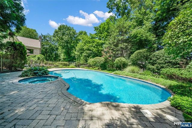 837 Apple Ridge Road, Franklin Lakes, NJ 07417