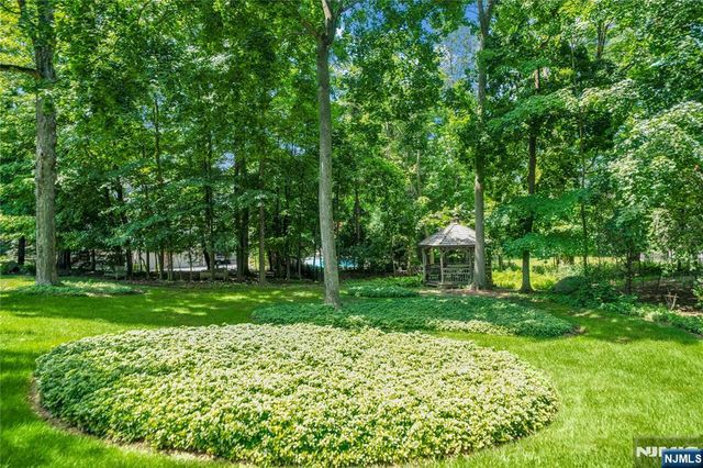837 Apple Ridge Road, Franklin Lakes, NJ 07417