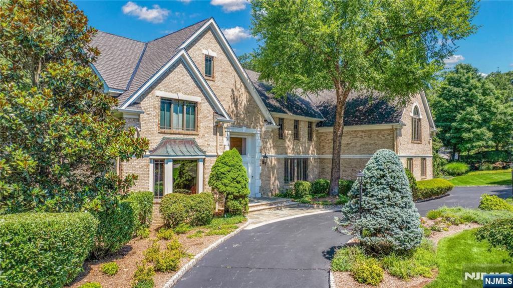 837 Apple Ridge Road, Franklin Lakes, NJ 07417