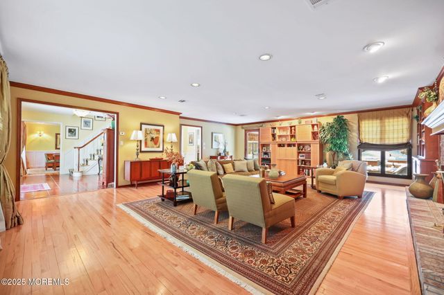 4 Forest Court, Morganville, NJ 07751