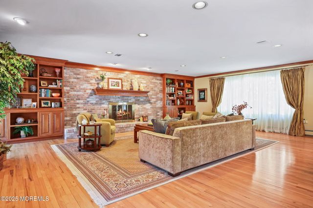 4 Forest Court, Morganville, NJ 07751