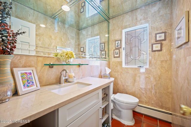 4 Forest Court, Morganville, NJ 07751